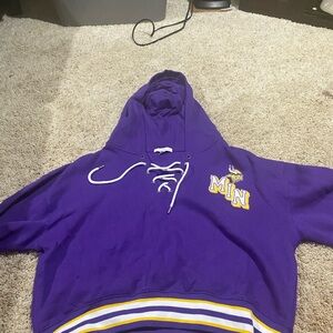 Wear by Erin Andrews Purple MN Vikings Cropped Hoodie